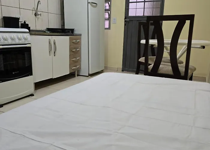 Edificio Hayannes - 1 Quarto - 1 Cozinha - 1 Banheiro - Garagem Coberta