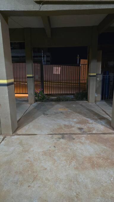 Edificio Hayannes - 1 - 1 Cozinha - 1 Banheiro - Garagem Coberta *