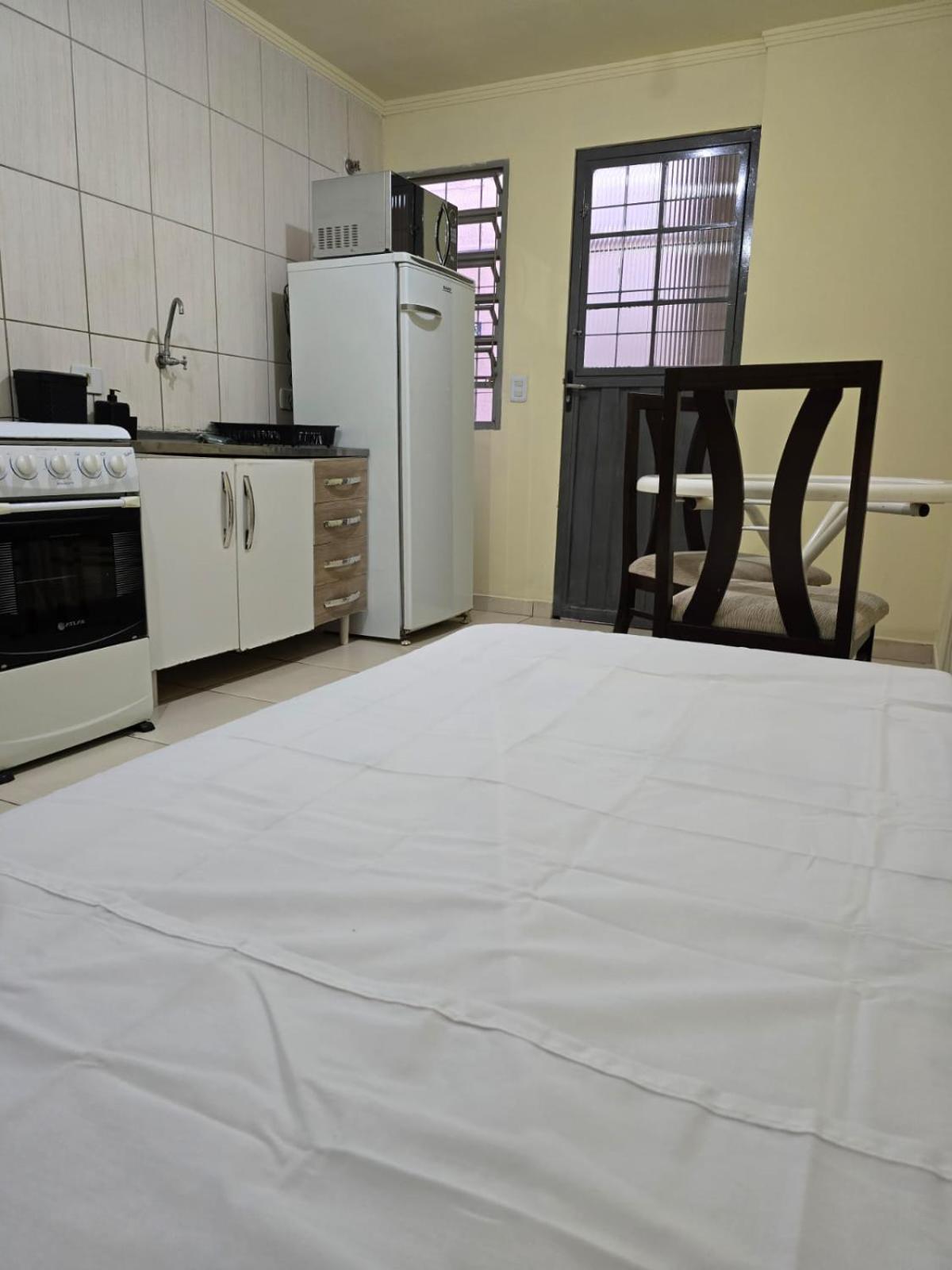Edificio Hayannes - 1 - 1 Cozinha - 1 Banheiro - Garagem Coberta